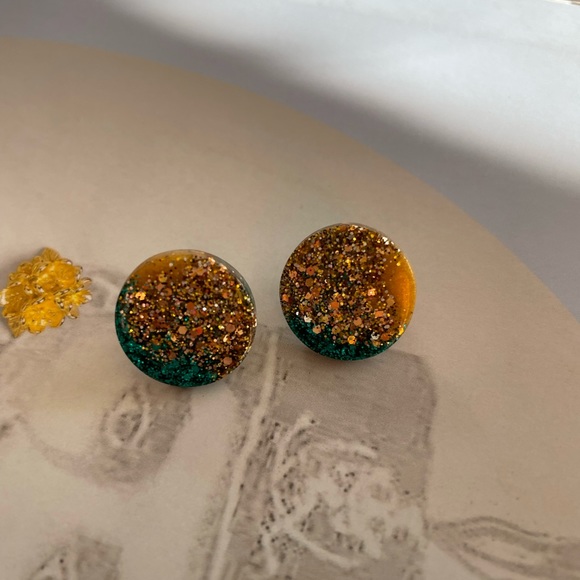 Glitter stud earrings - Picture 1 of 2